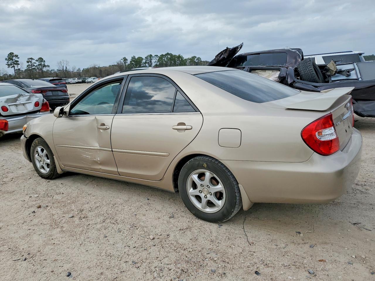2004 TOYOTA CAMRY LE photo 2
