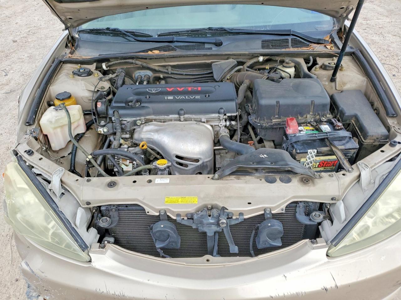 2004 TOYOTA CAMRY LE photo 11