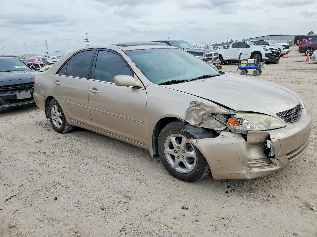 2004 TOYOTA CAMRY LE photo 4