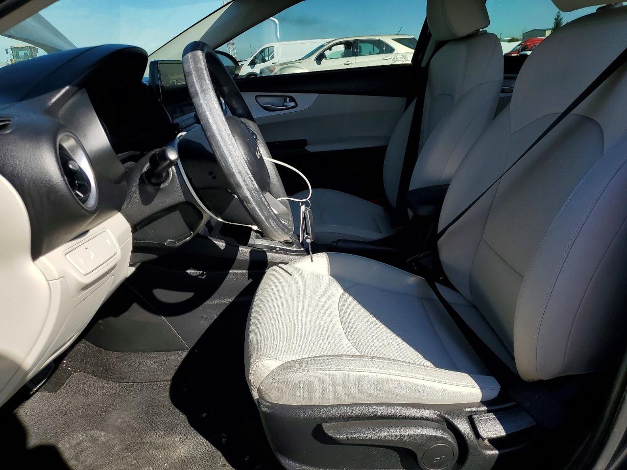 2023 KIA FORTE LX photo 13