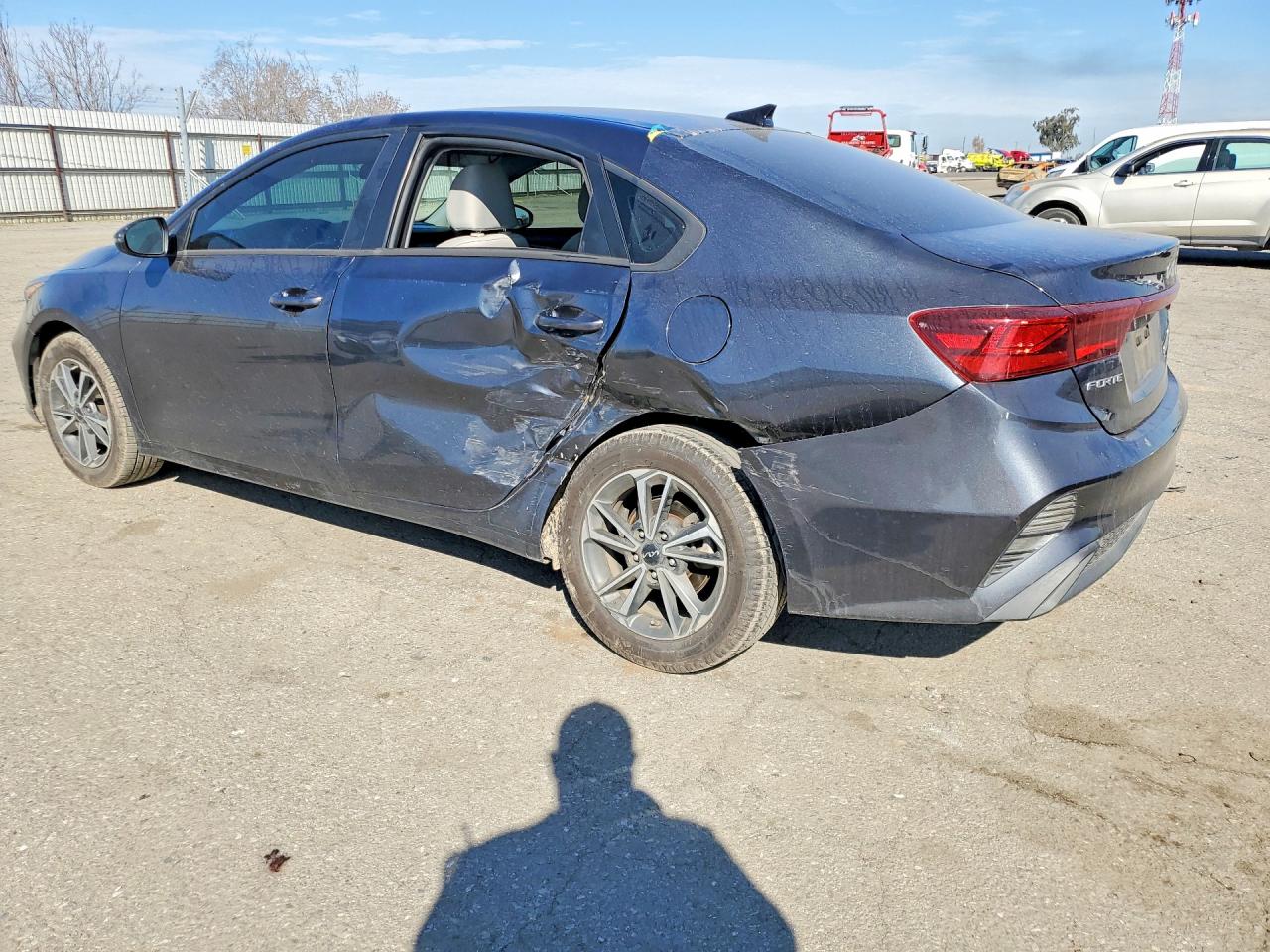2023 KIA FORTE LX photo 3