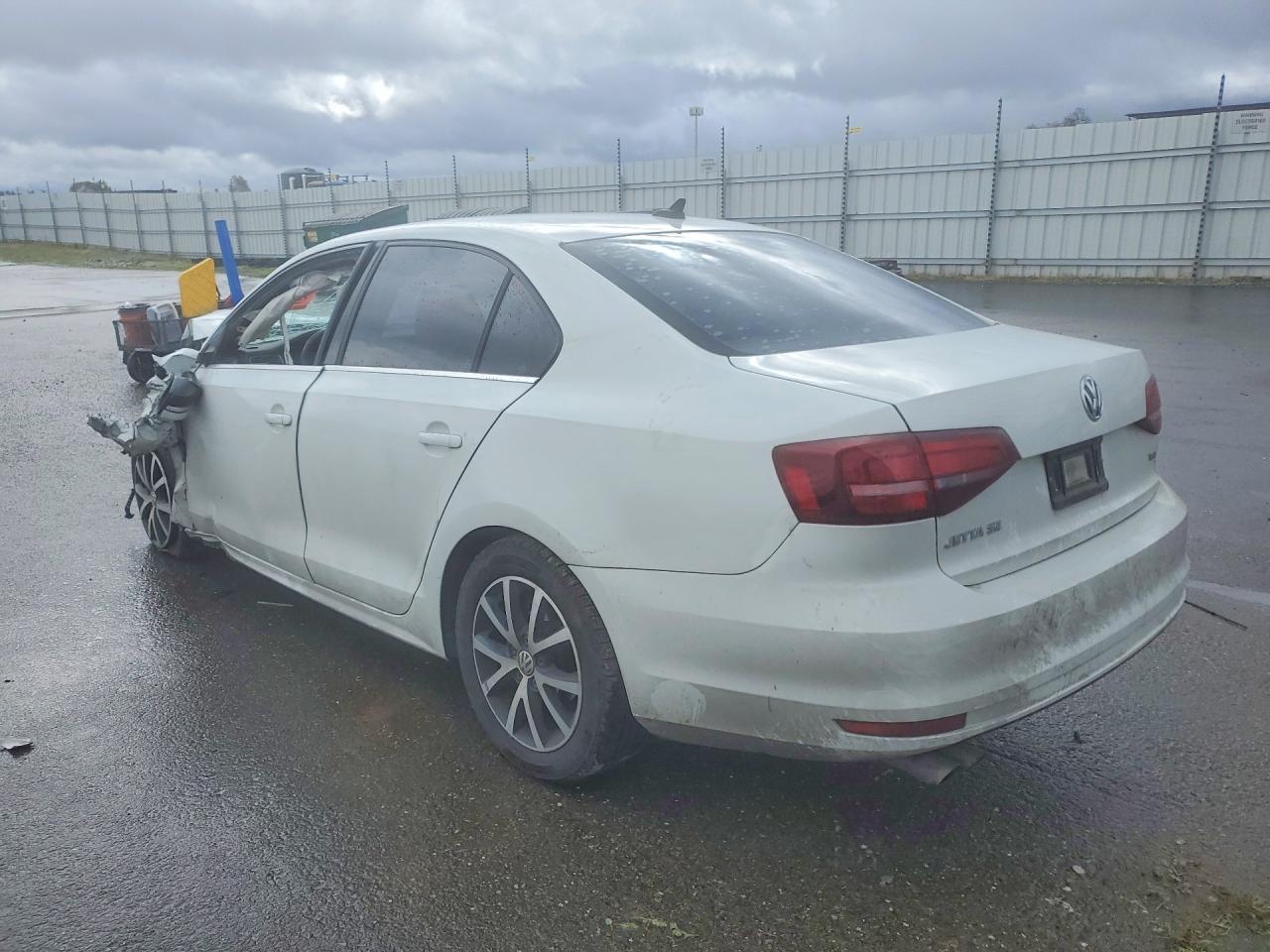 2017 VOLKSWAGEN JETTA SE photo 4