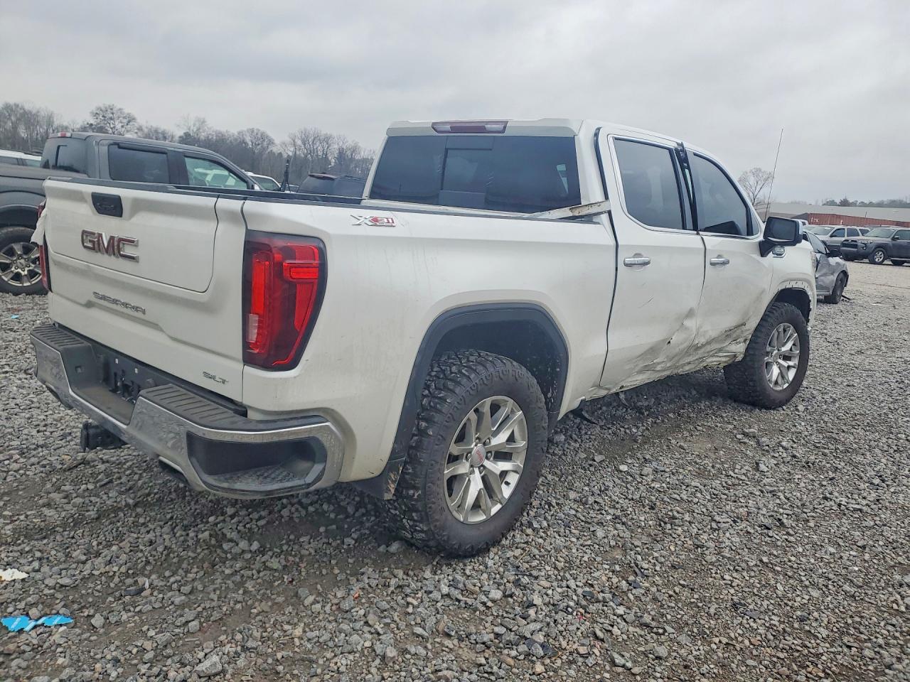2021 GMC SIERRA K1500 SLT photo 3