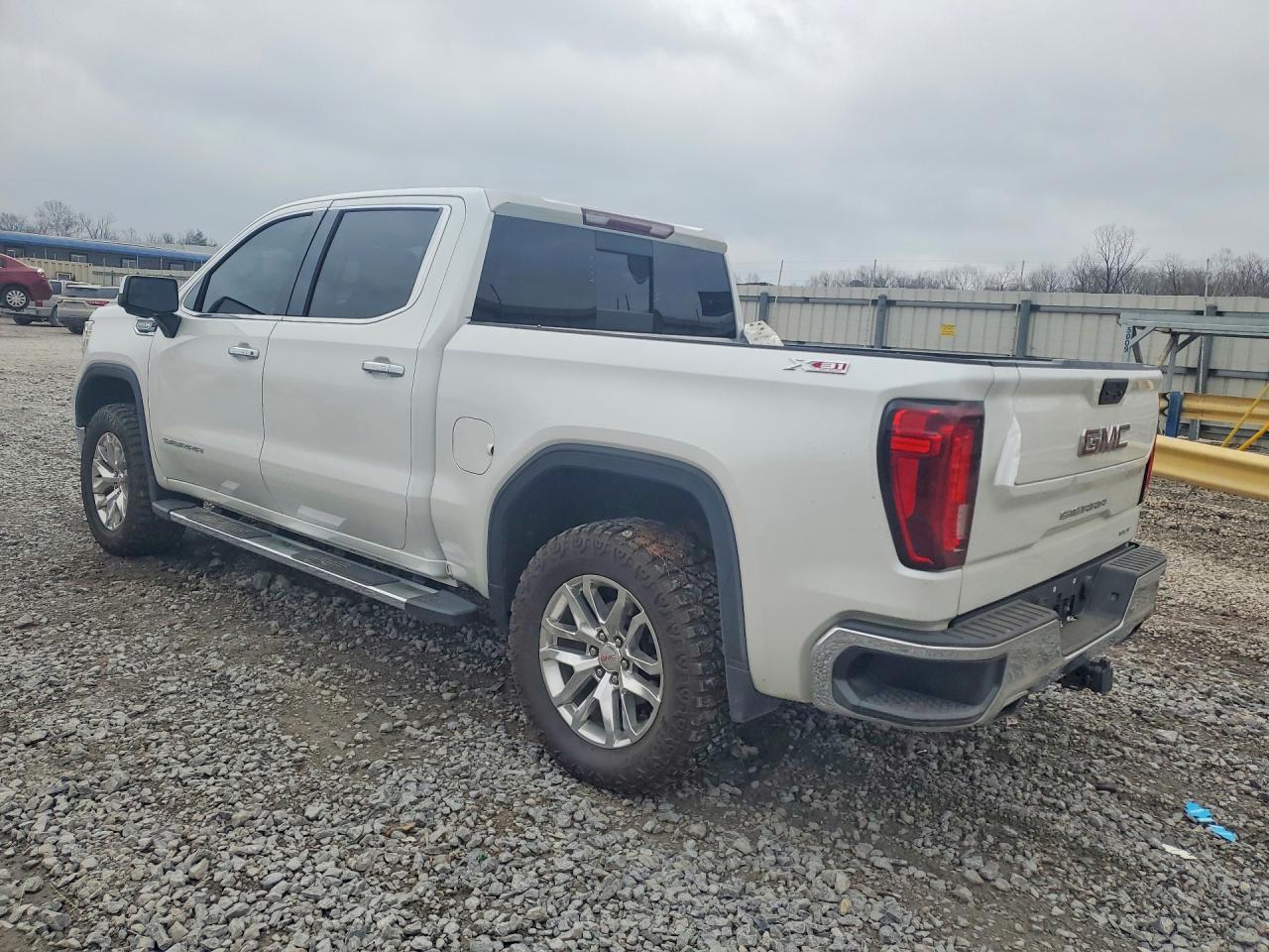2021 GMC SIERRA K1500 SLT photo 2