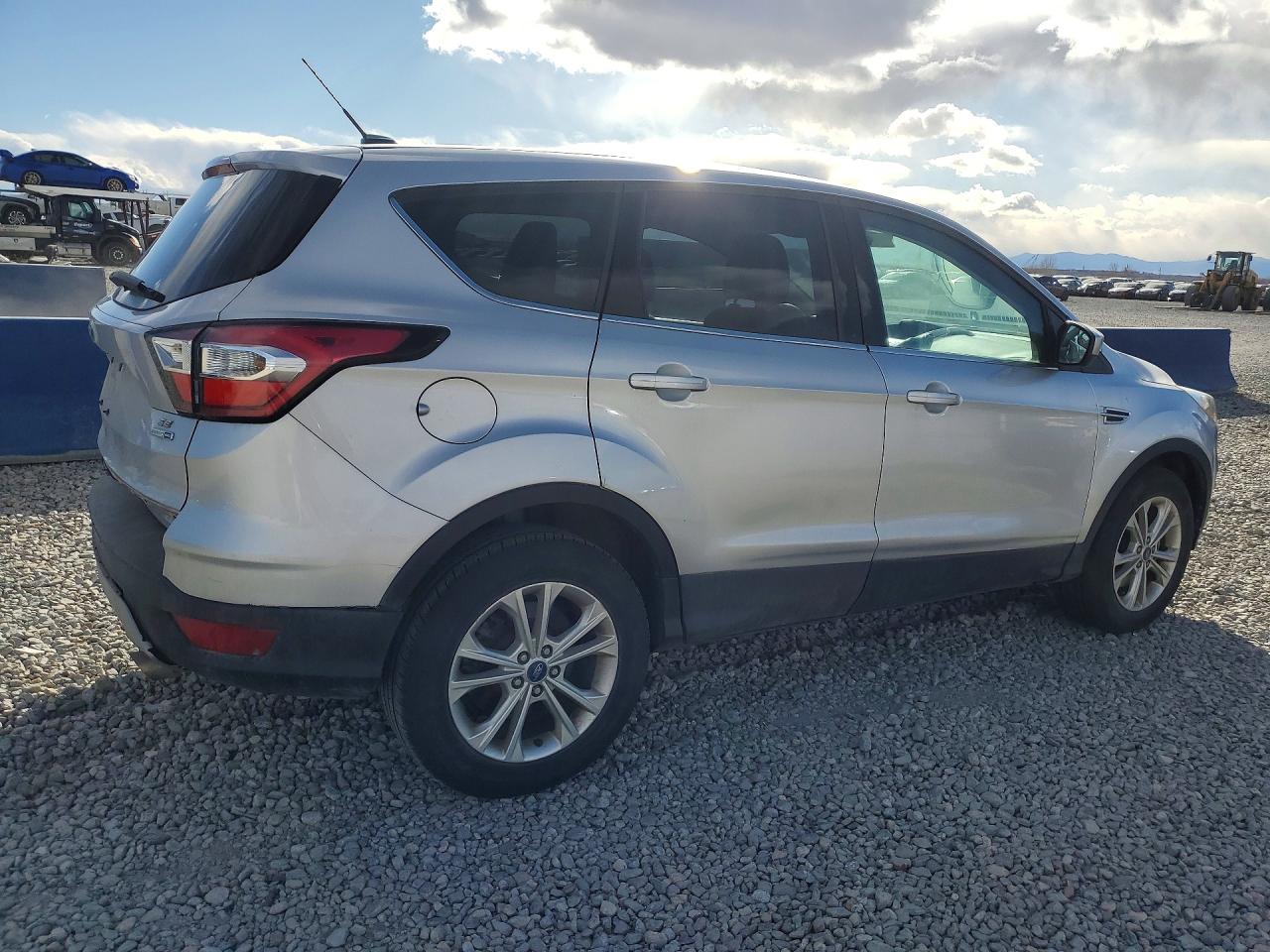 2017 FORD ESCAPE SE photo 3
