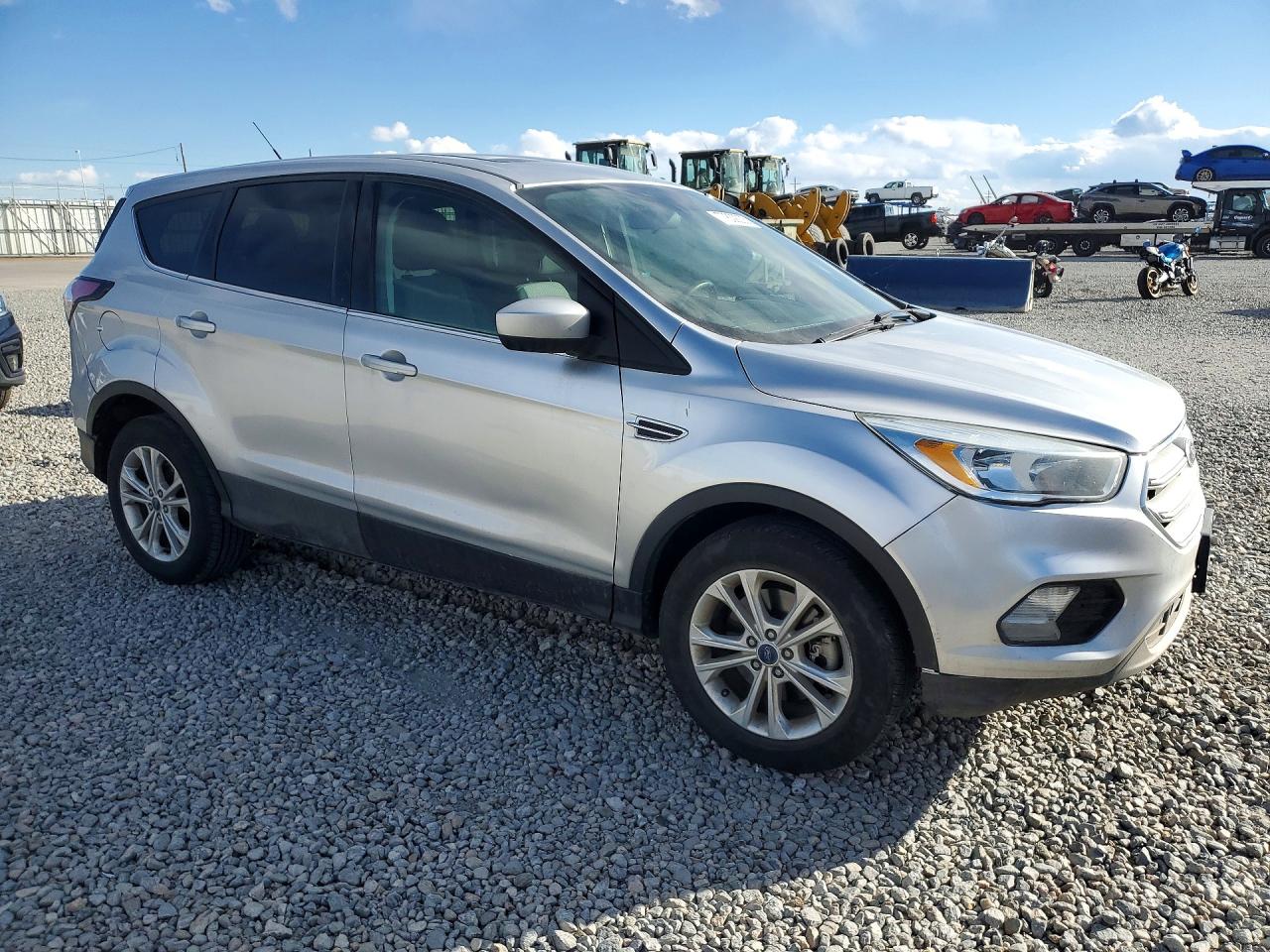 2017 FORD ESCAPE SE photo 4