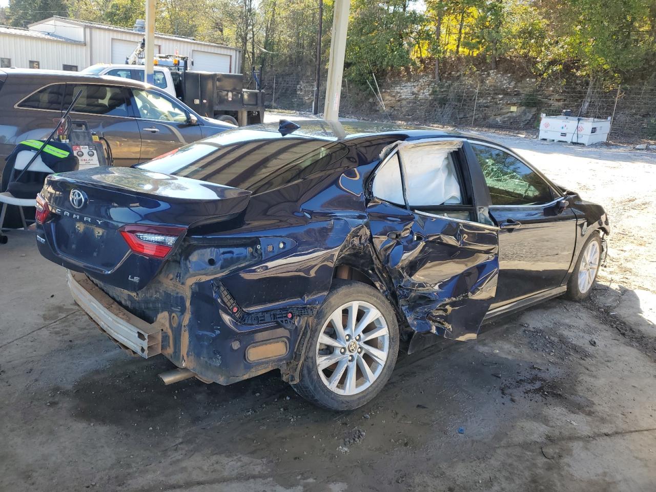 2022 TOYOTA CAMRY LE photo 5
