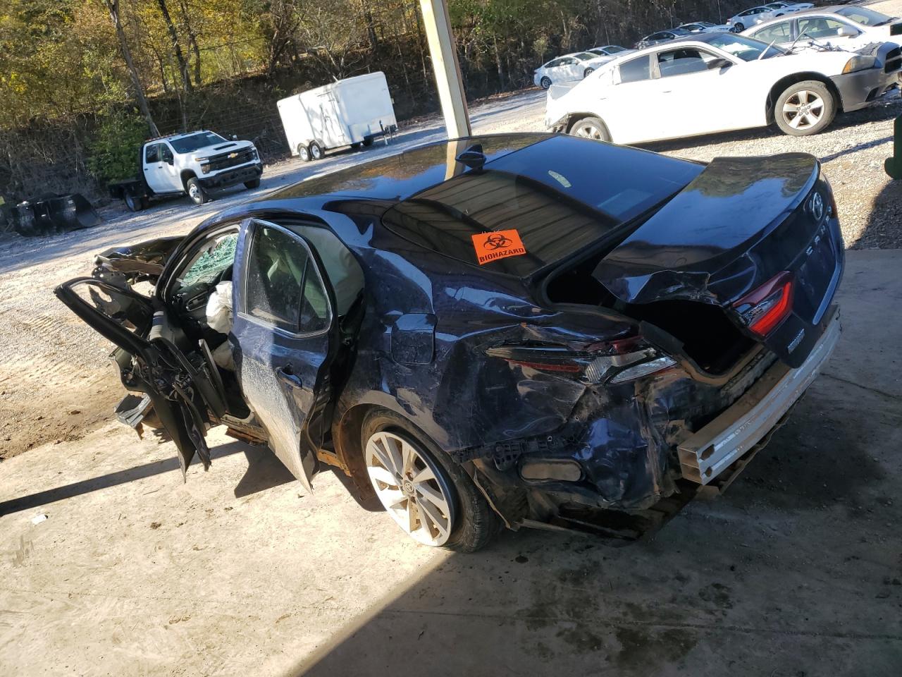 2022 TOYOTA CAMRY LE photo 3