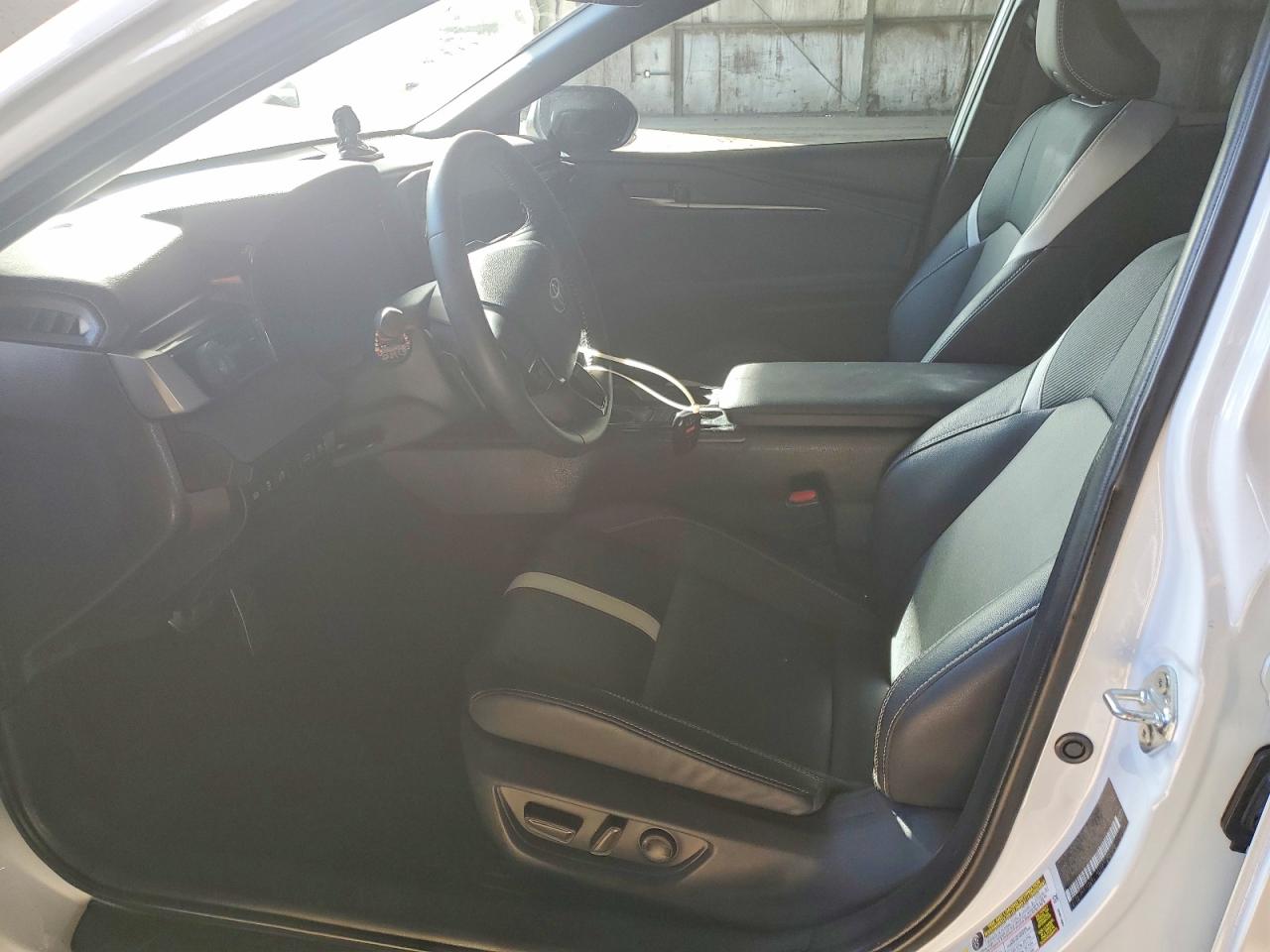 2025 TOYOTA CAMRY SE photo 13