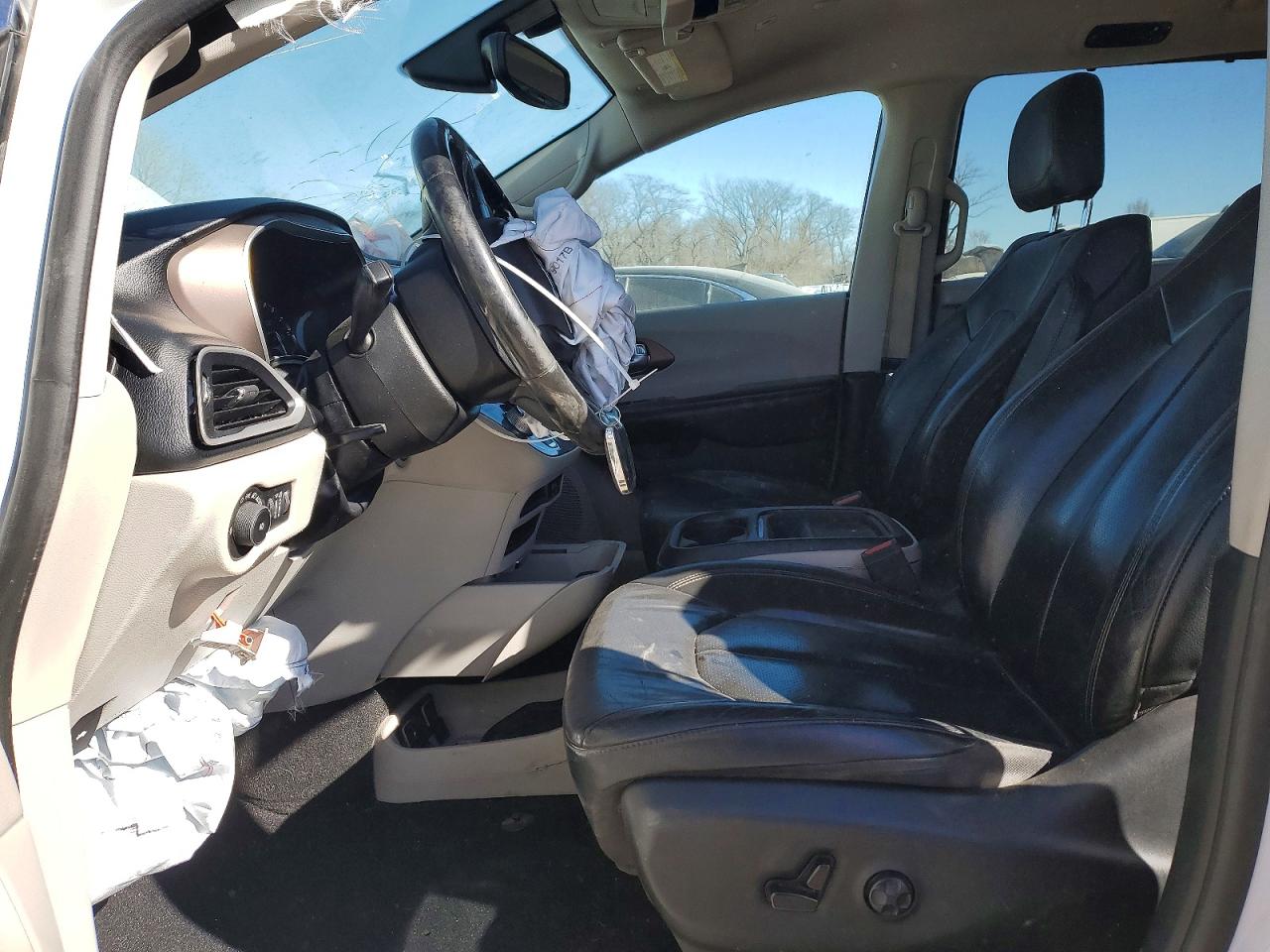 2019 CHRYSLER PACIFICA TOURING L photo 7