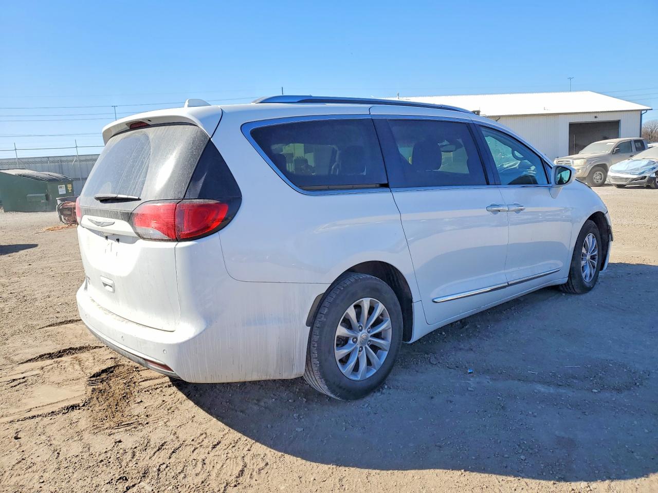 2019 CHRYSLER PACIFICA TOURING L photo 3