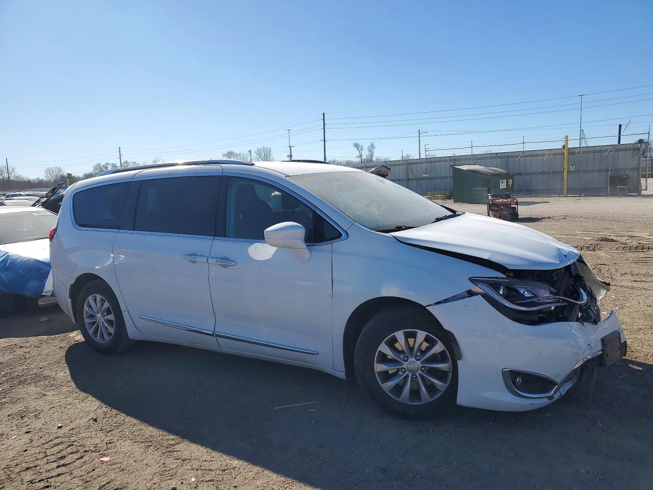 2019 CHRYSLER PACIFICA TOURING L photo 4