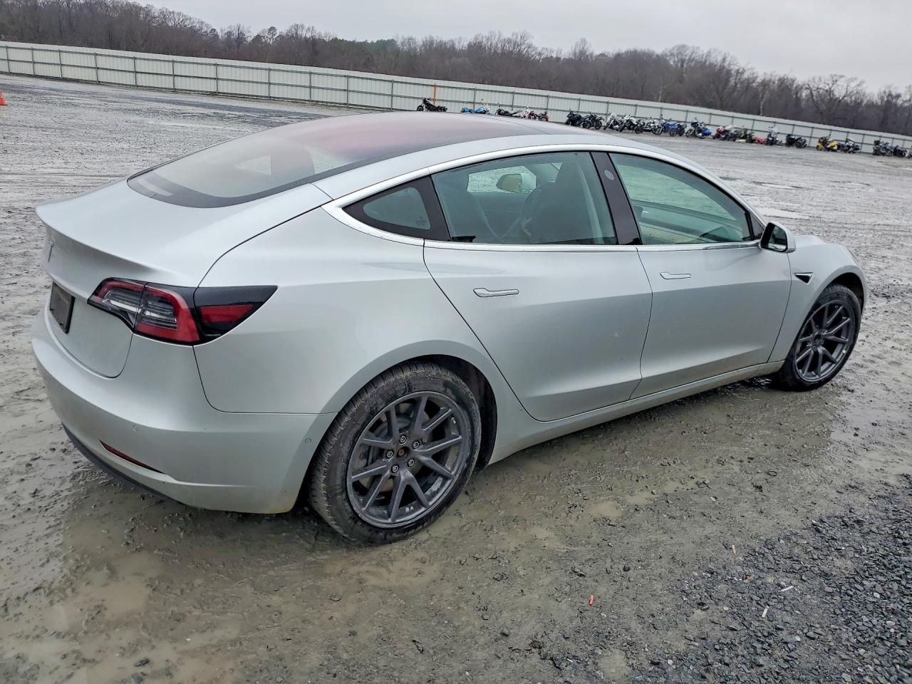 2018 TESLA MODEL 3 photo 3
