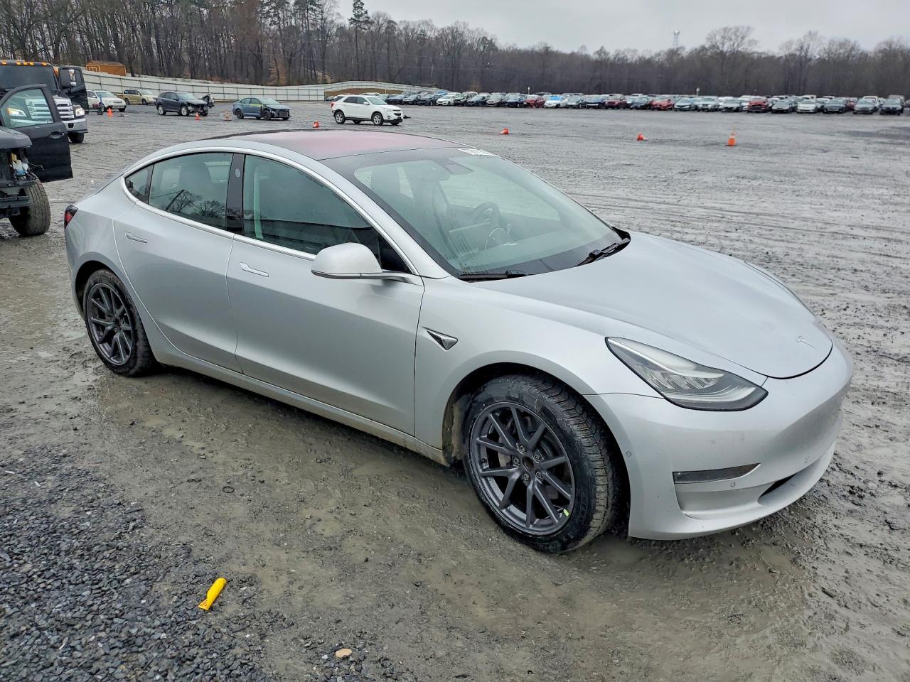 2018 TESLA MODEL 3 photo 4