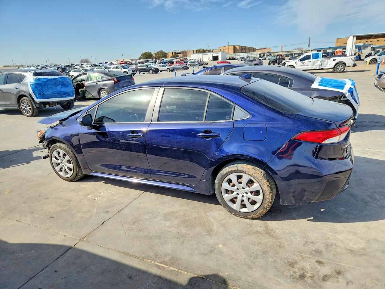 2020 TOYOTA COROLLA LE photo 3