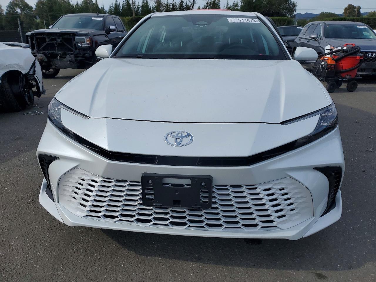 2025 TOYOTA CAMRY XSE photo 13