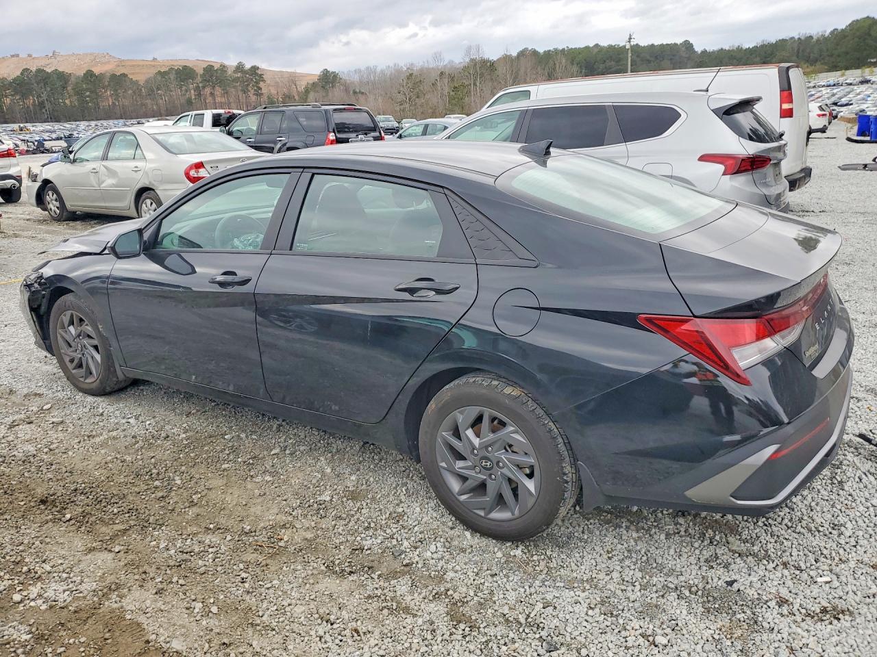 2024 HYUNDAI ELANTRA SEL photo 2
