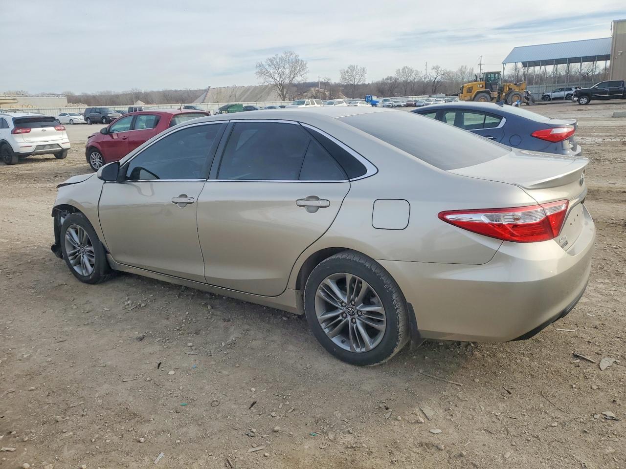 2017 TOYOTA CAMRY LE photo 3