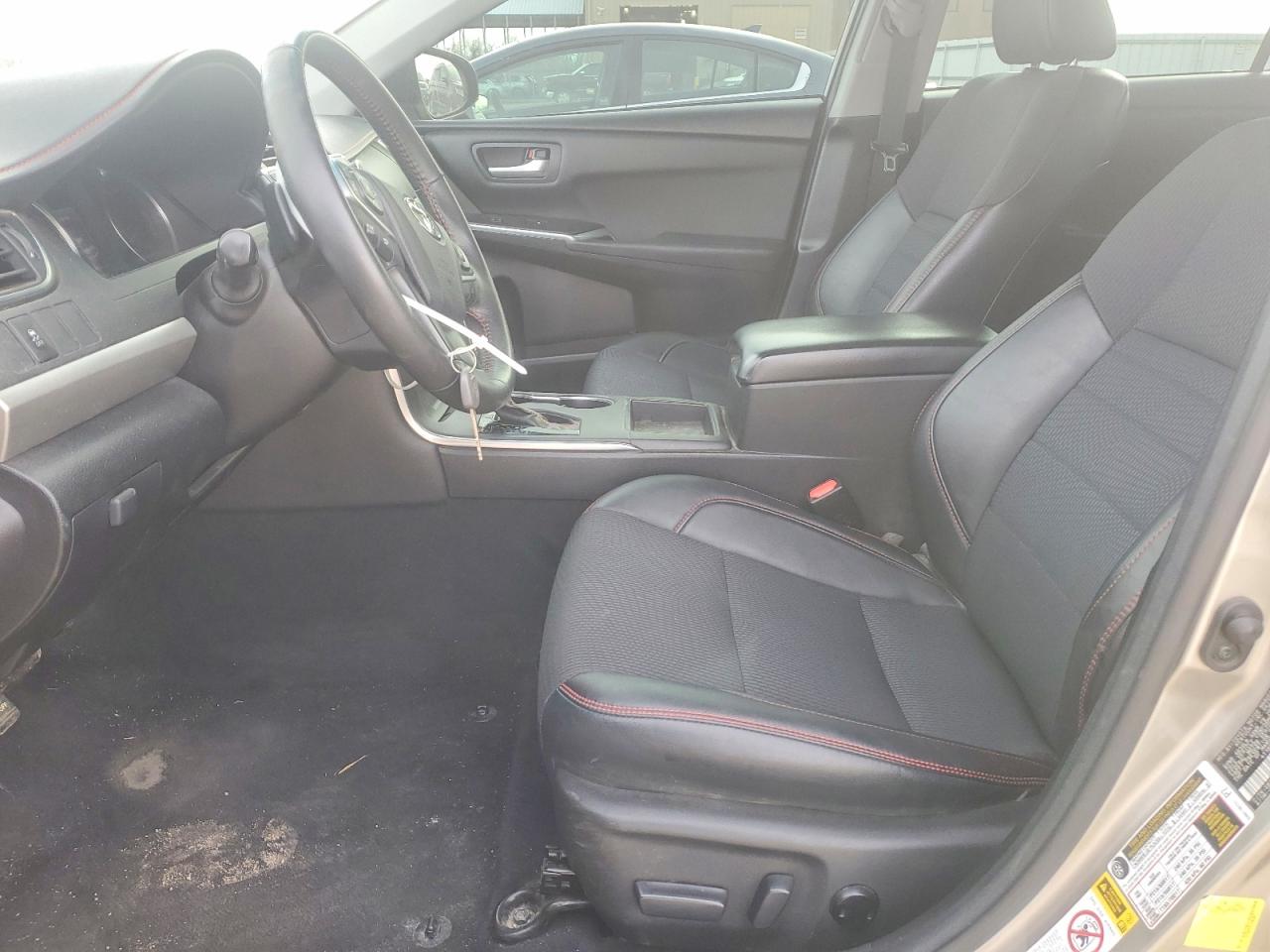 2017 TOYOTA CAMRY LE photo 13