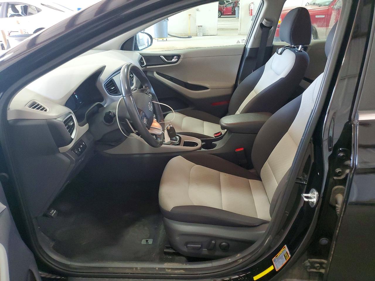 2018 HYUNDAI IONIQ SEL photo 19
