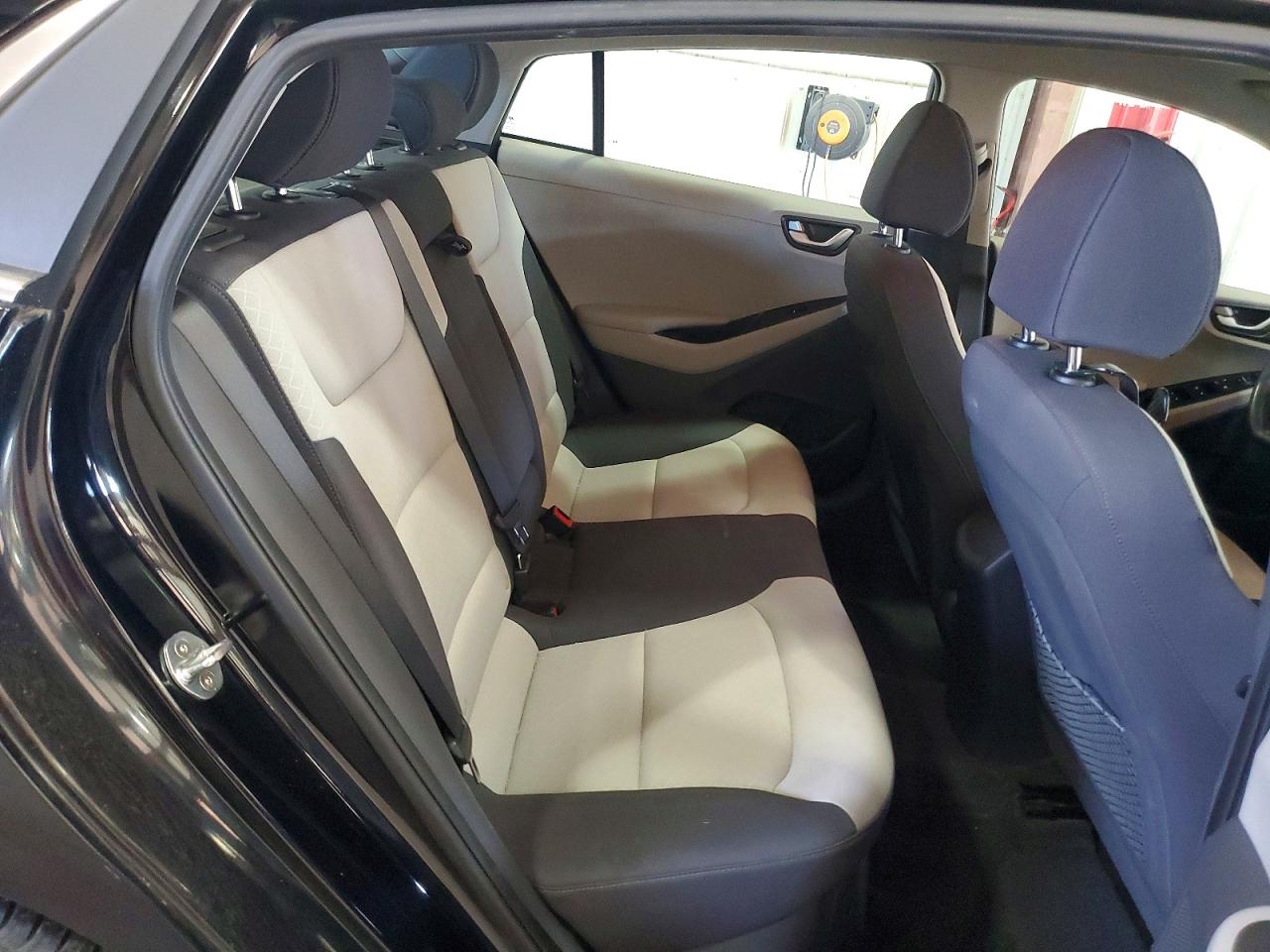 2018 HYUNDAI IONIQ SEL photo 28