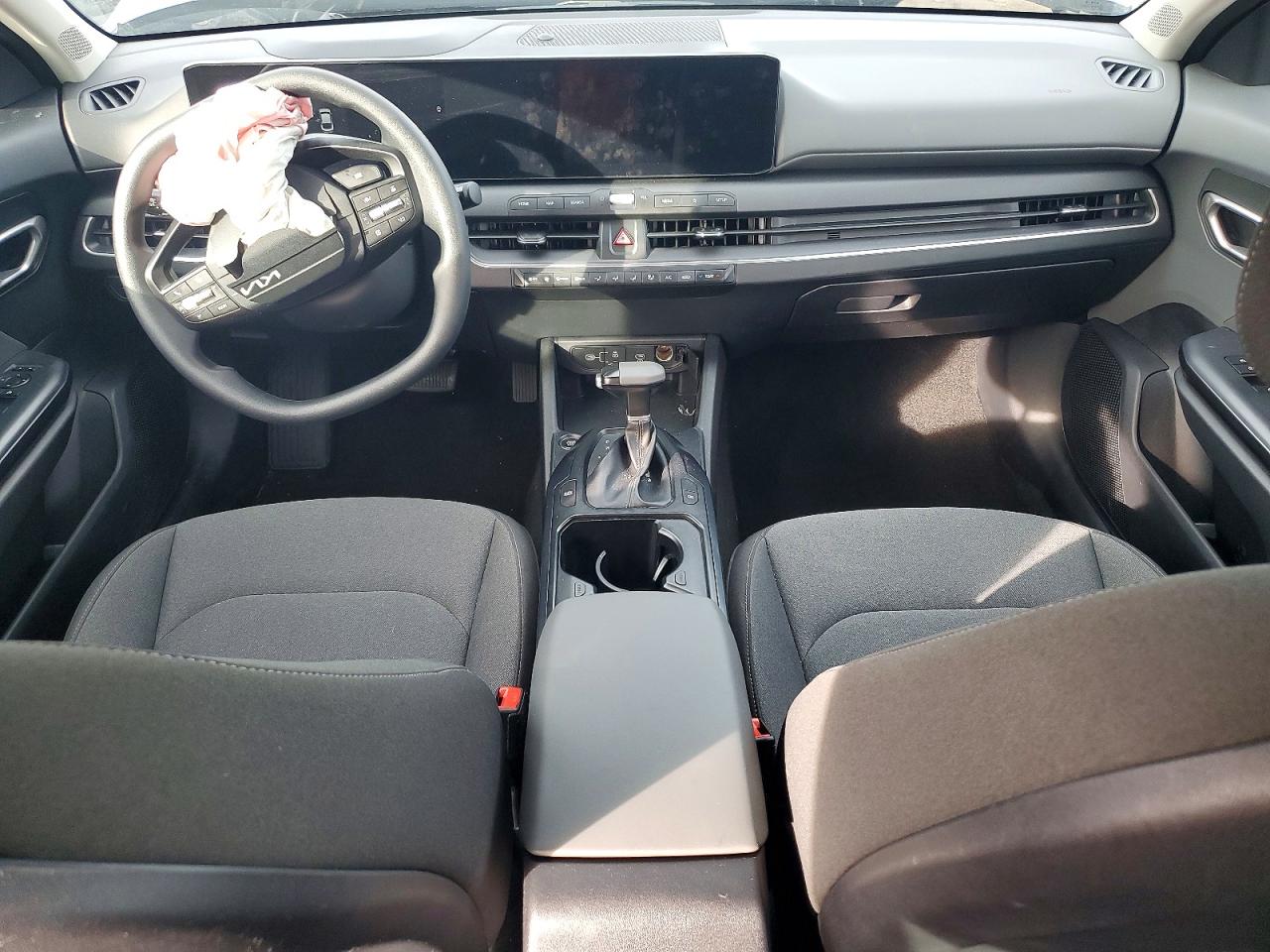 2025 KIA K4 LXS photo 8
