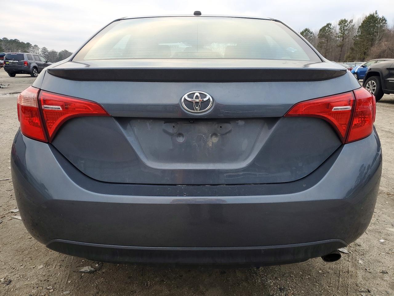 2017 TOYOTA COROLLA L photo 6