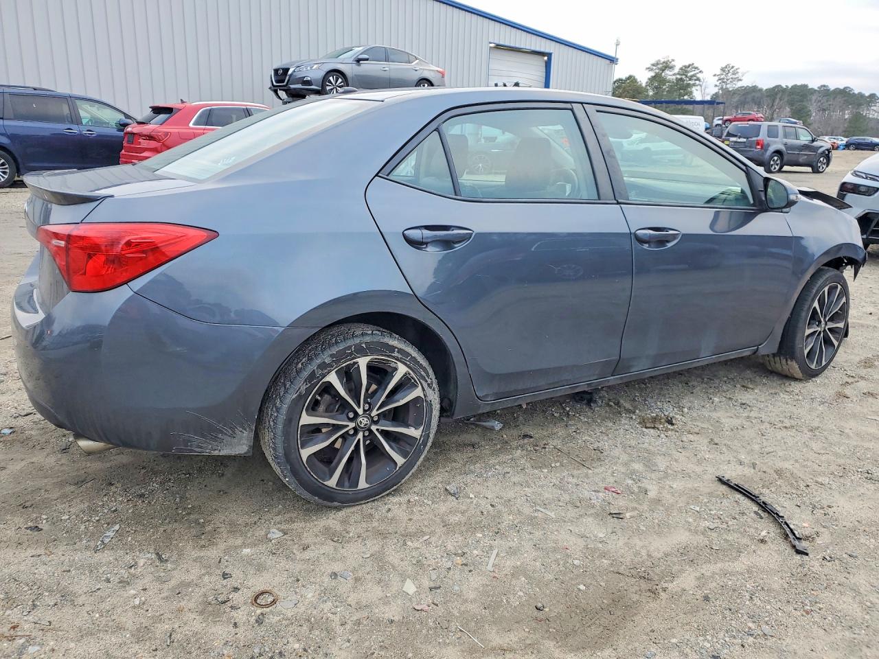 2017 TOYOTA COROLLA L photo 3