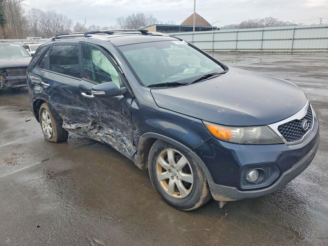 2013 KIA SORENTO LX photo 4