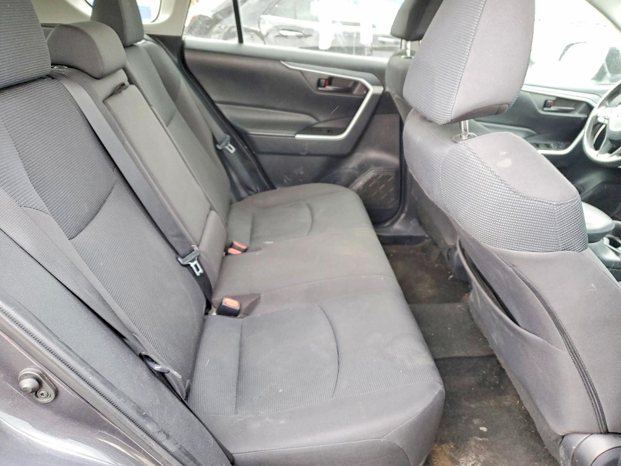 2021 TOYOTA RAV4 LE photo 11