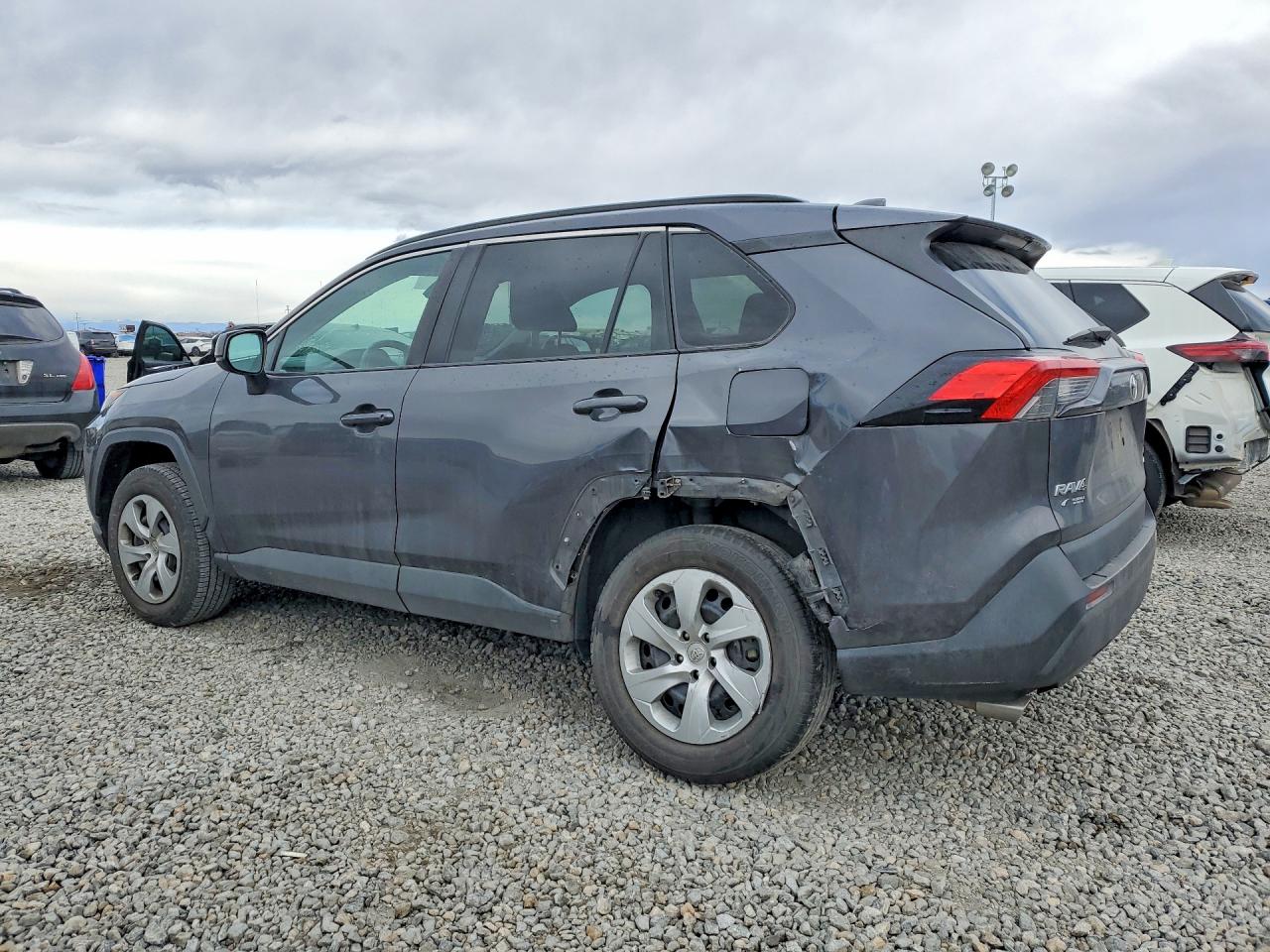 2021 TOYOTA RAV4 LE photo 2