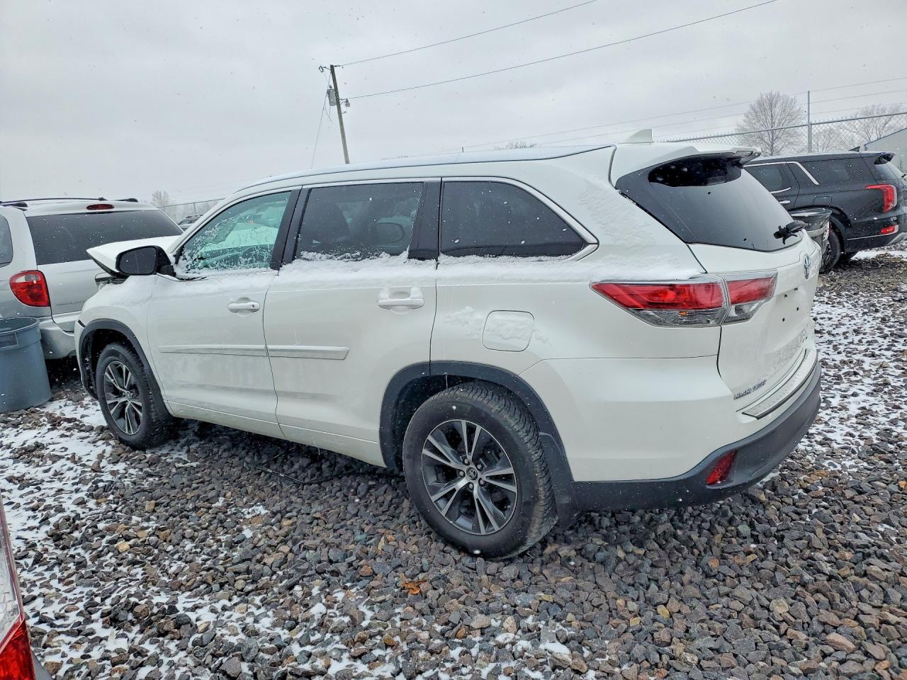 2016 TOYOTA HIGHLANDER XLE photo 3
