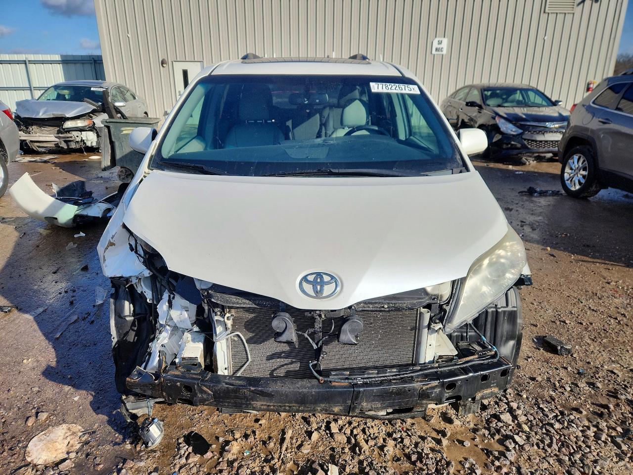 2016 TOYOTA SIENNA XLE 8-PASSENGER photo 5