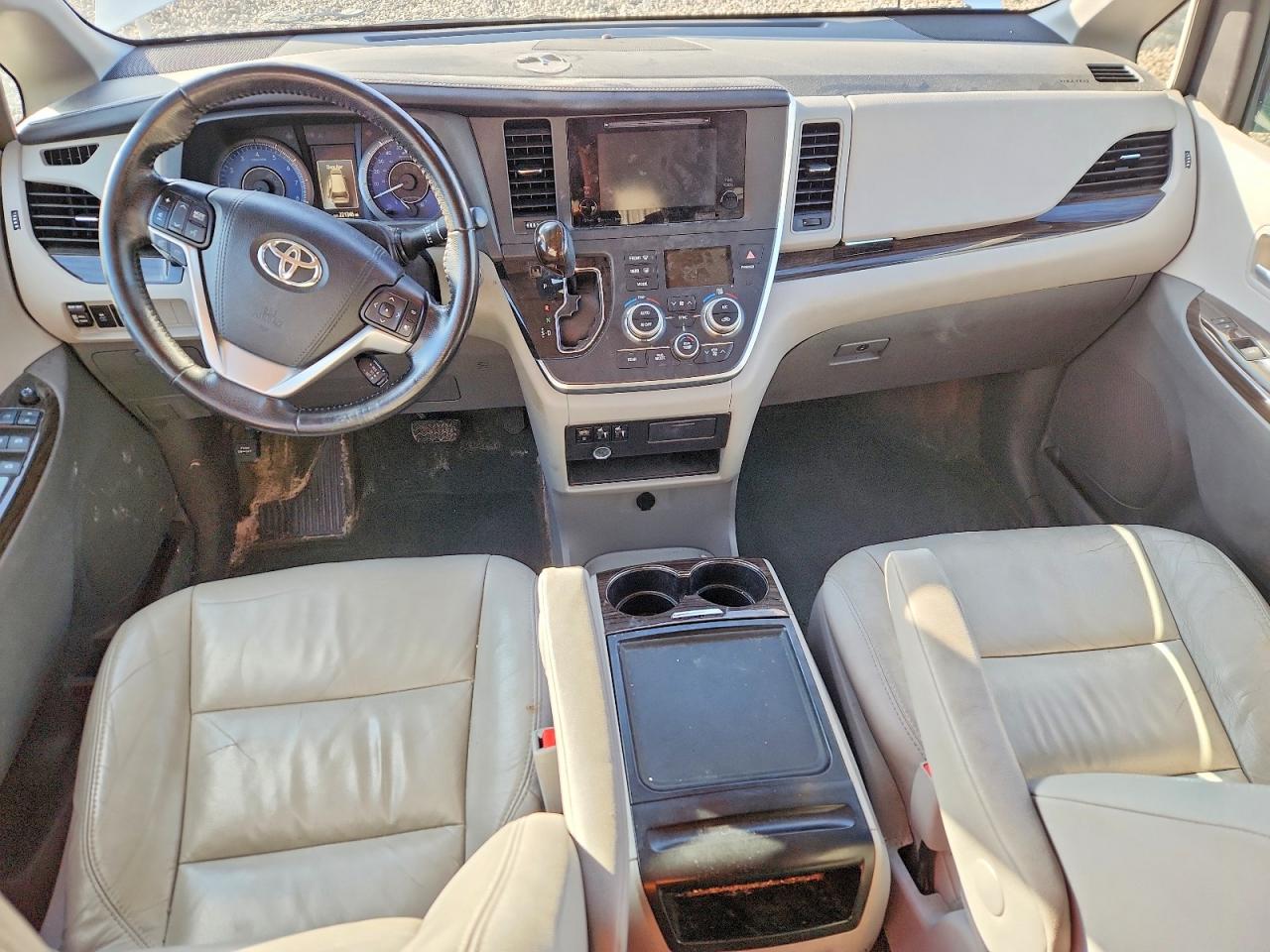 2016 TOYOTA SIENNA XLE 8-PASSENGER photo 8
