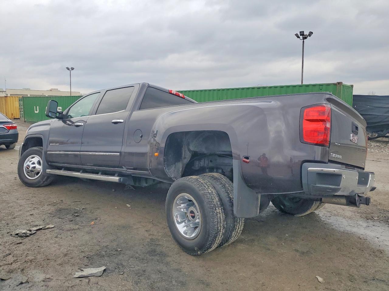 2015 GMC SIERRA K3500 SLT photo 2