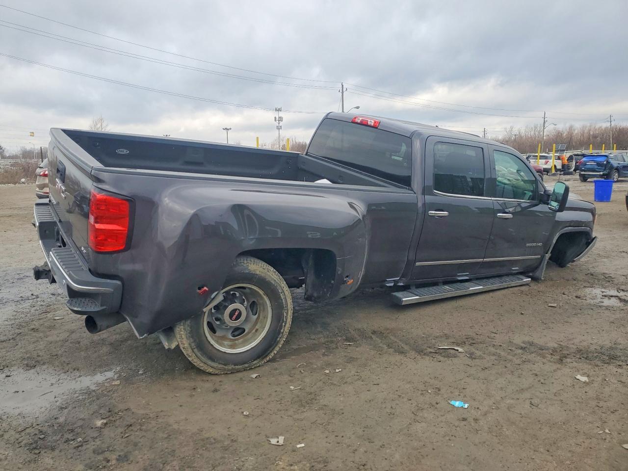 2015 GMC SIERRA K3500 SLT photo 3