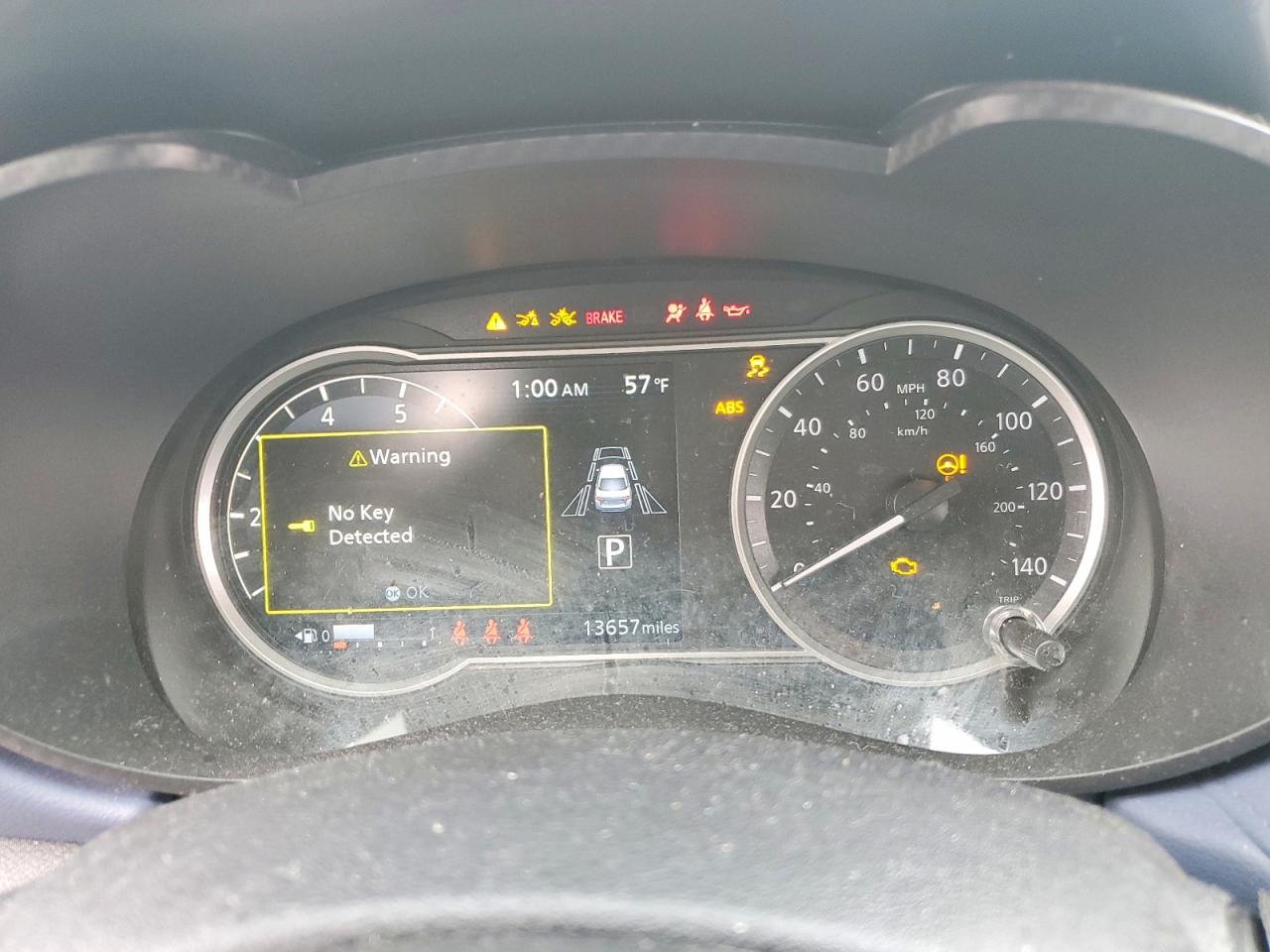 2024 NISSAN VERSA SV photo 9