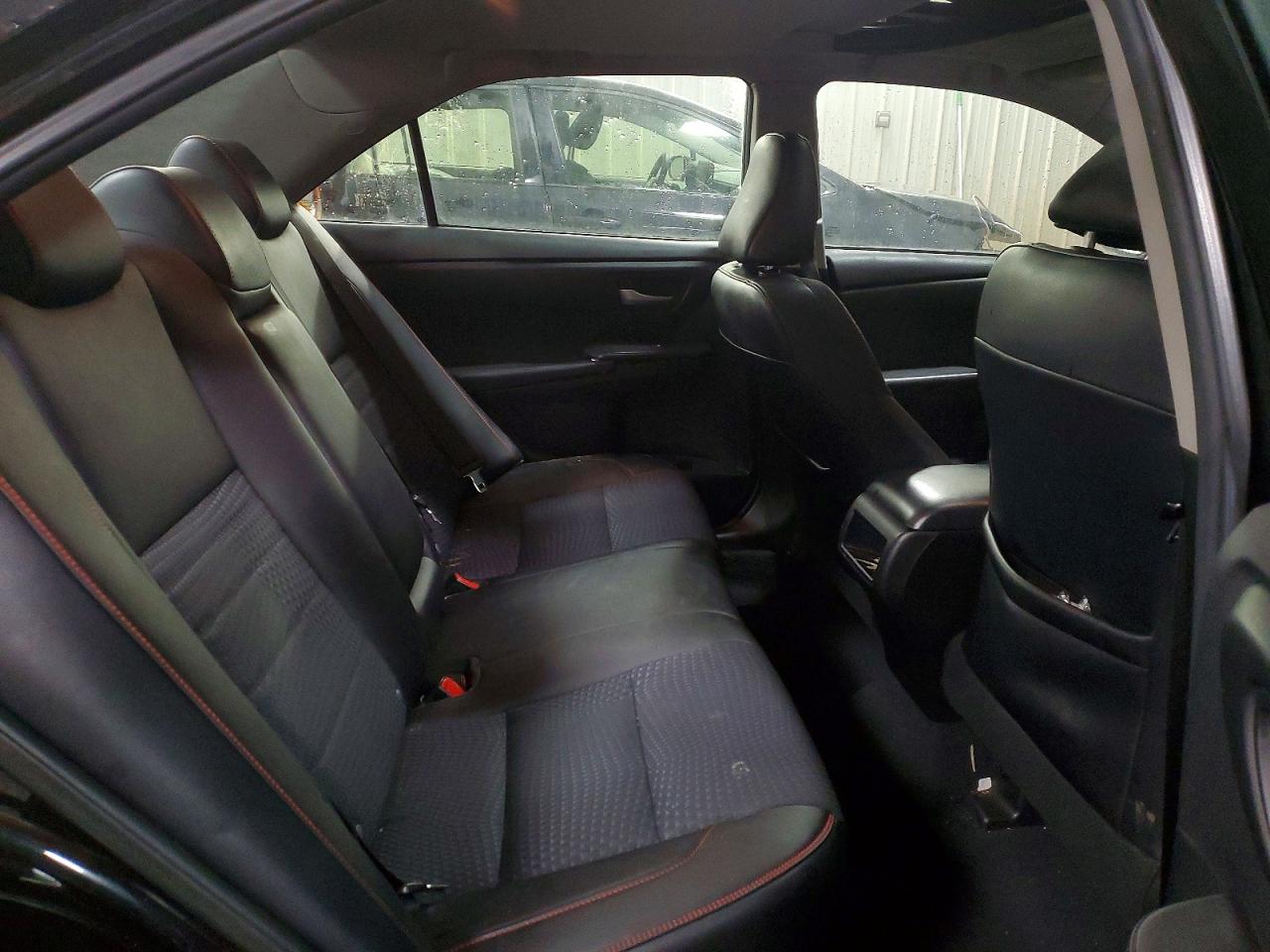 2015 TOYOTA CAMRY SE photo 19