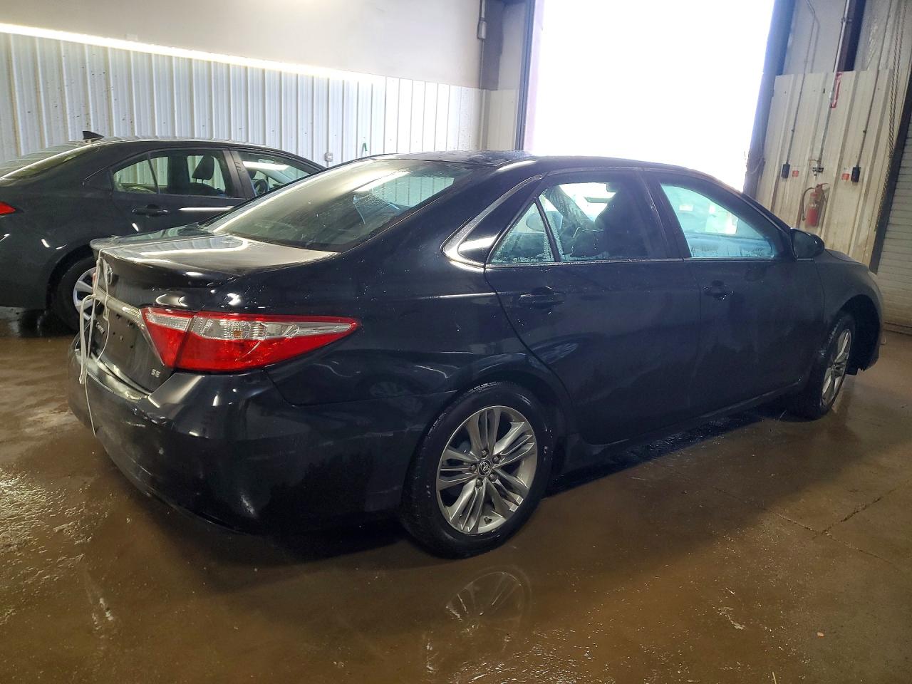 2015 TOYOTA CAMRY SE photo 5