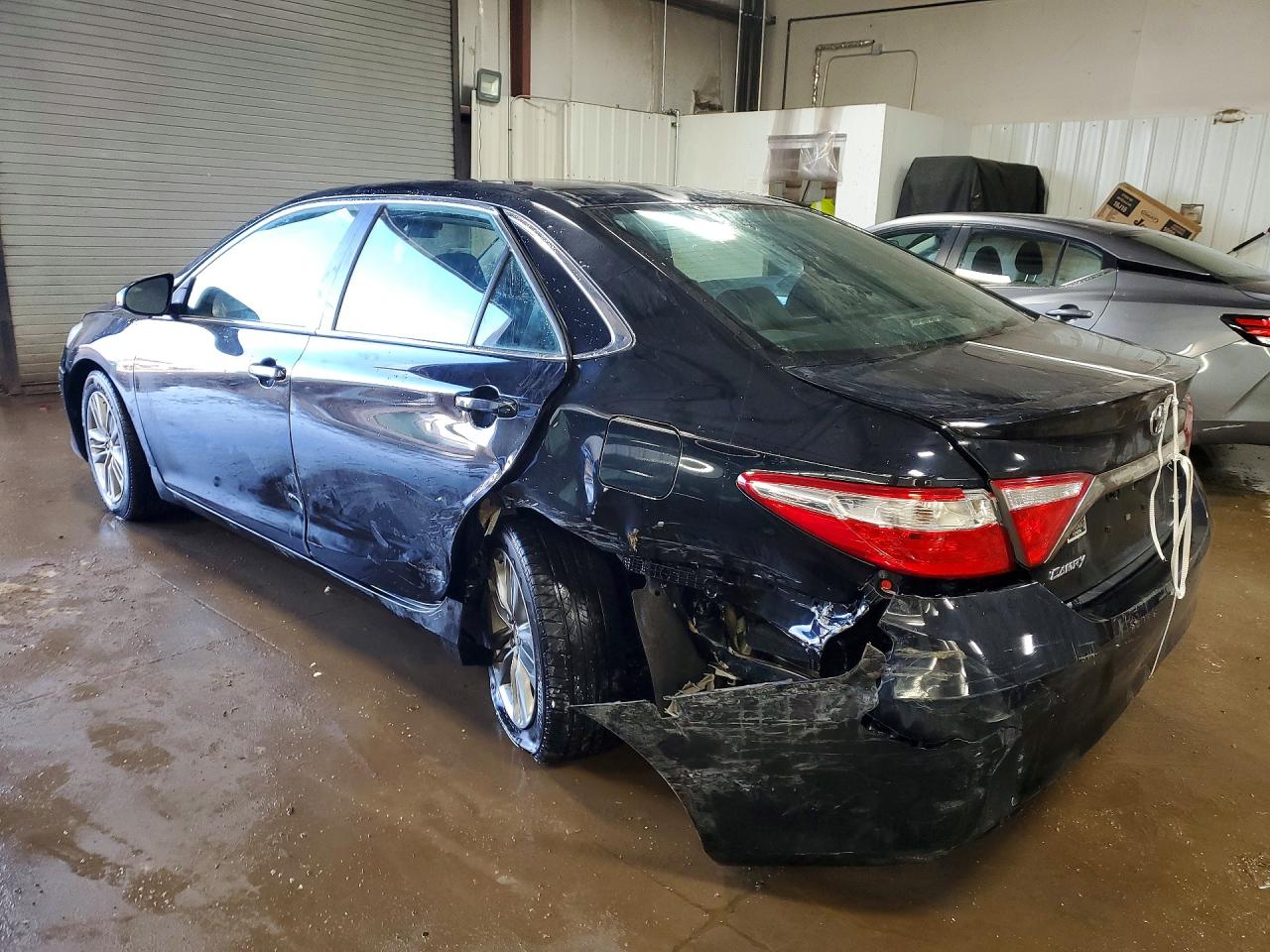 2015 TOYOTA CAMRY SE photo 3