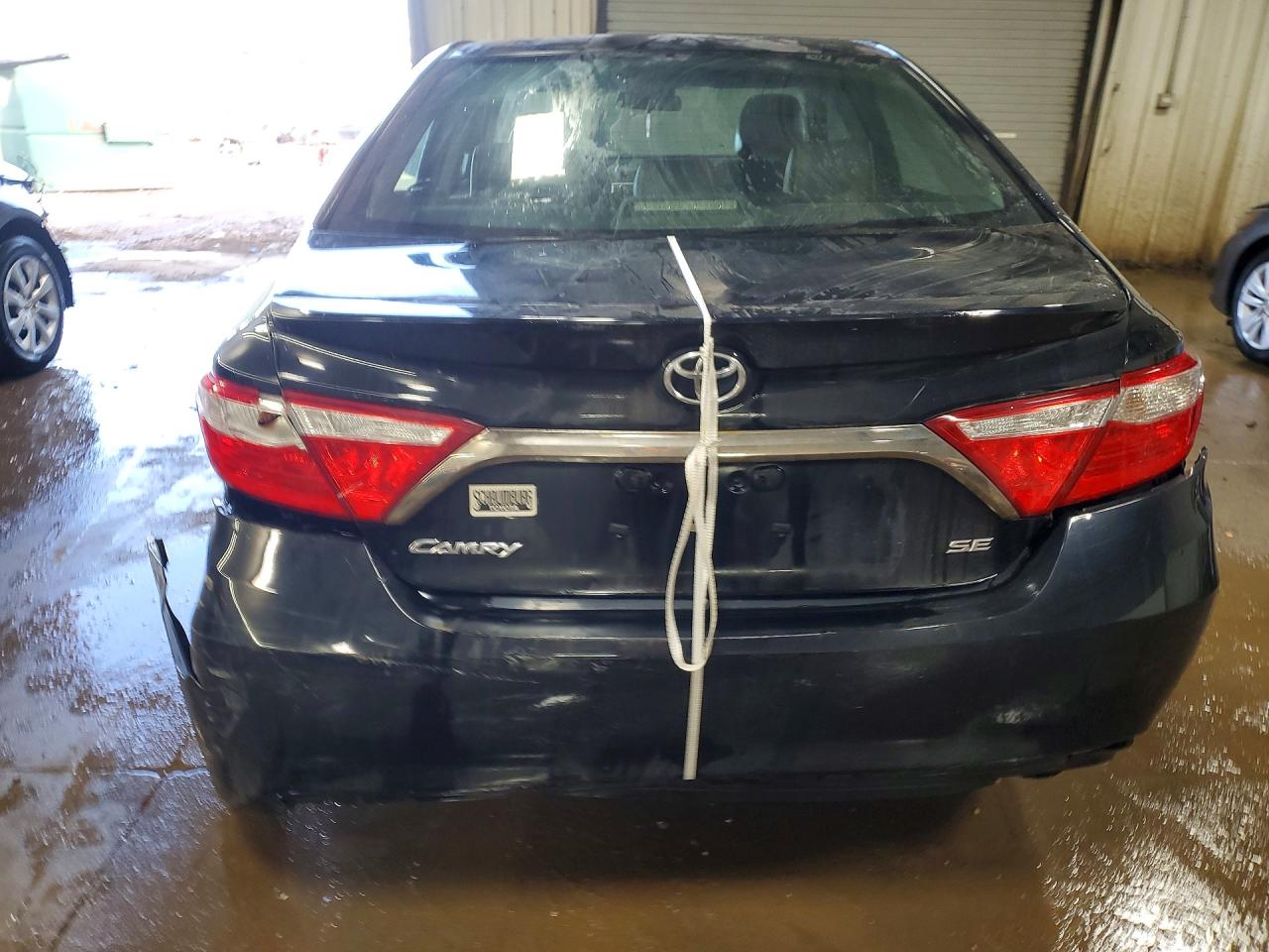 2015 TOYOTA CAMRY SE photo 11