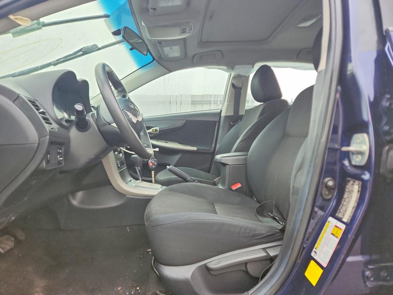 2011 TOYOTA COROLLA S photo 13