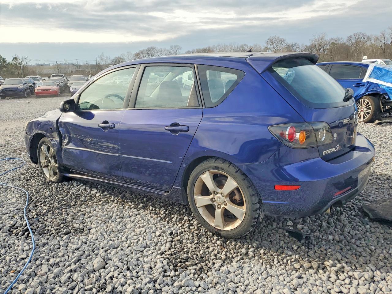 2004 MAZDA 3 HATCHBACK photo 2