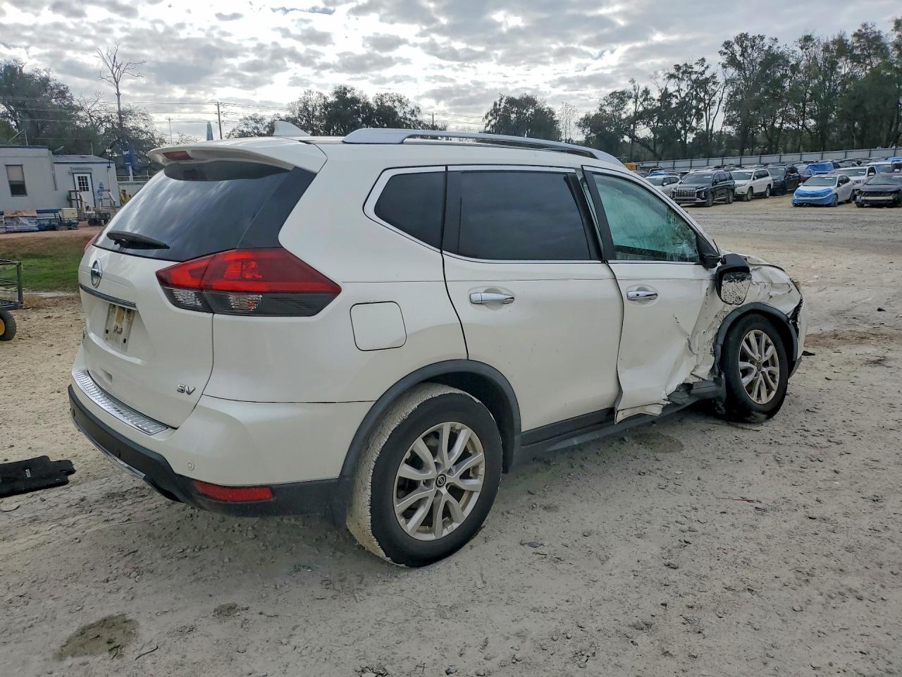 2020 NISSAN ROGUE SV photo 7