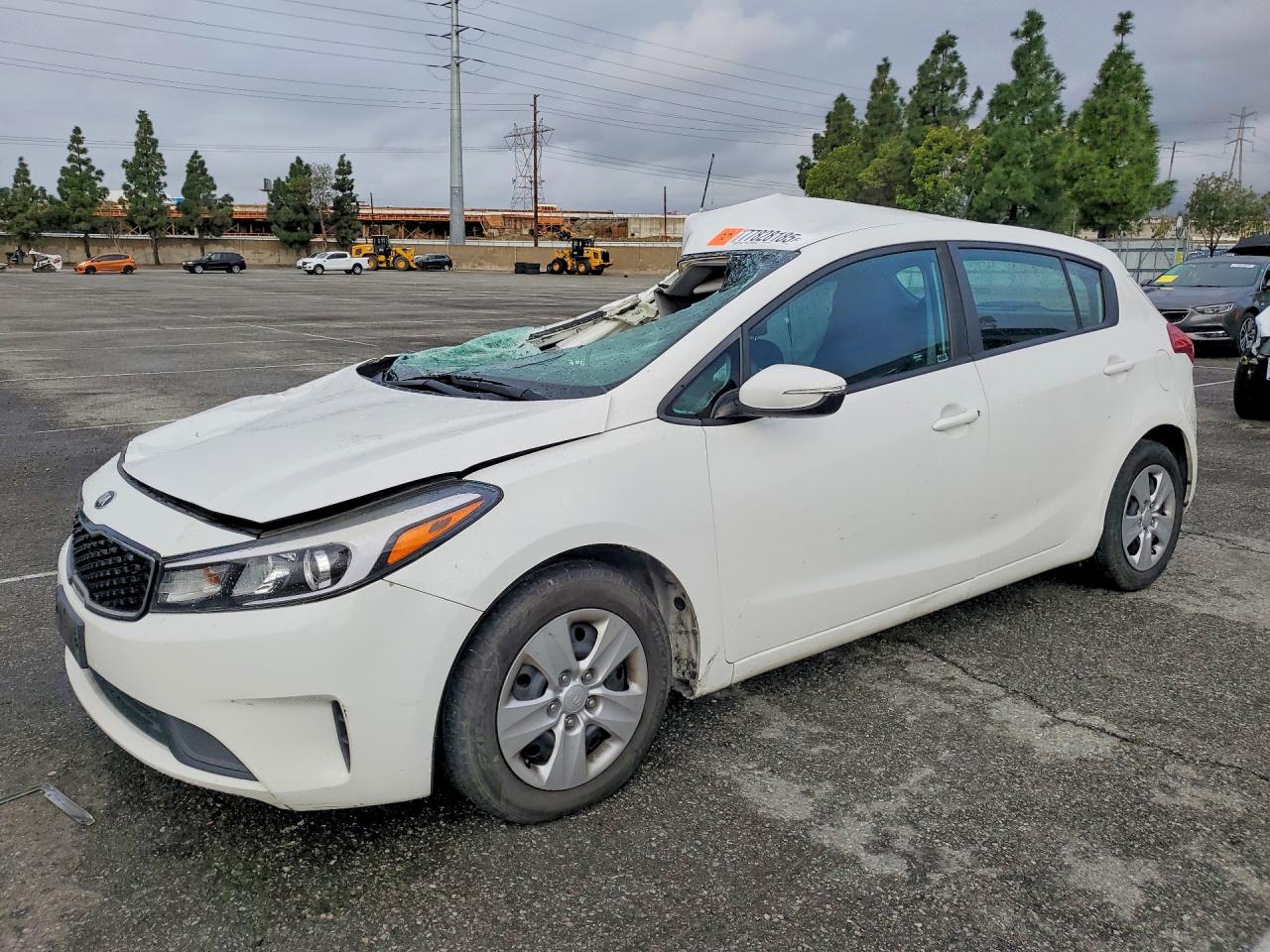 2017 KIA FORTE LX photo 2