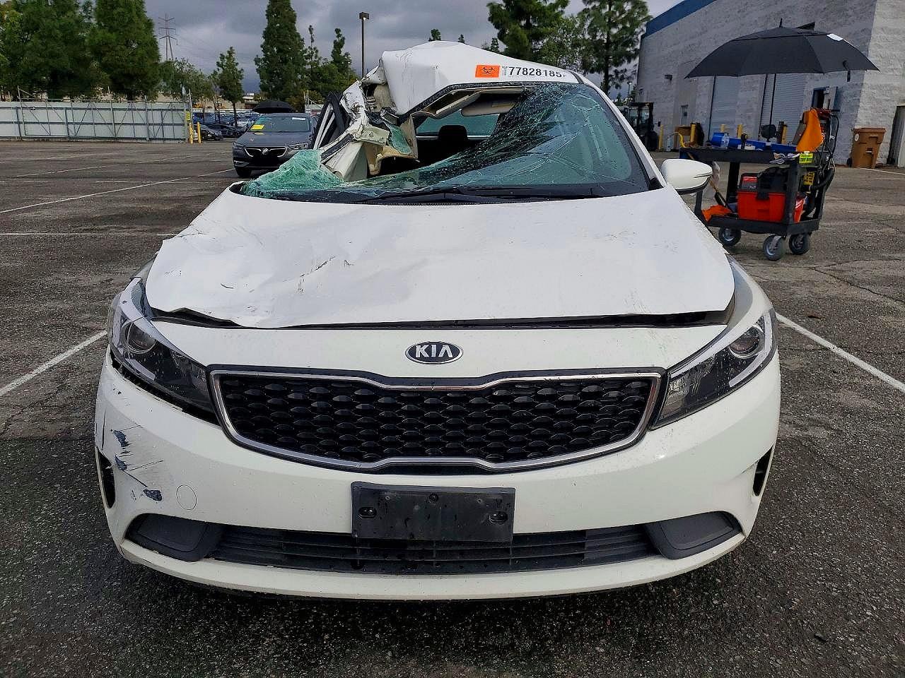2017 KIA FORTE LX photo 9