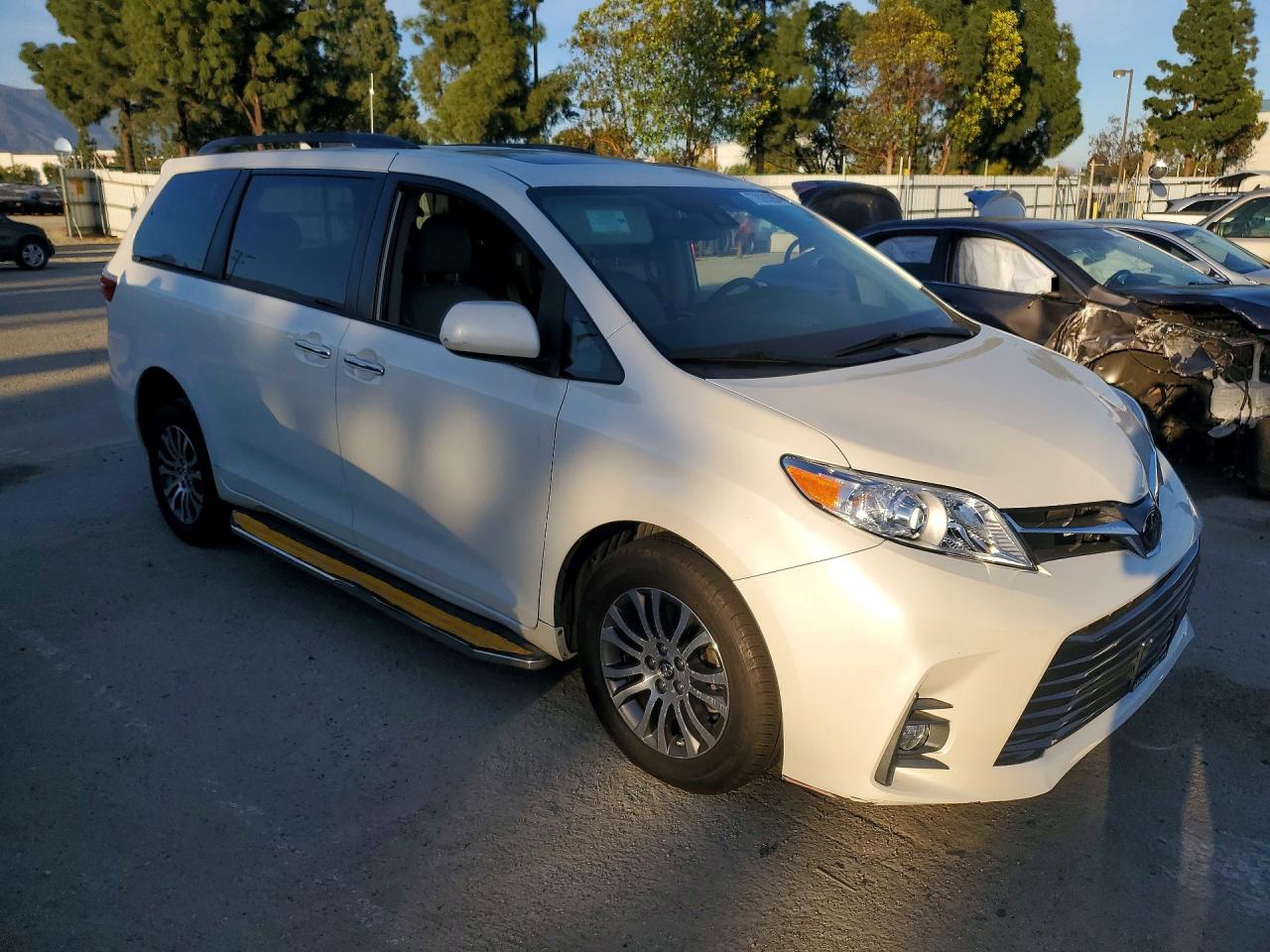 2020 TOYOTA SIENNA photo 4