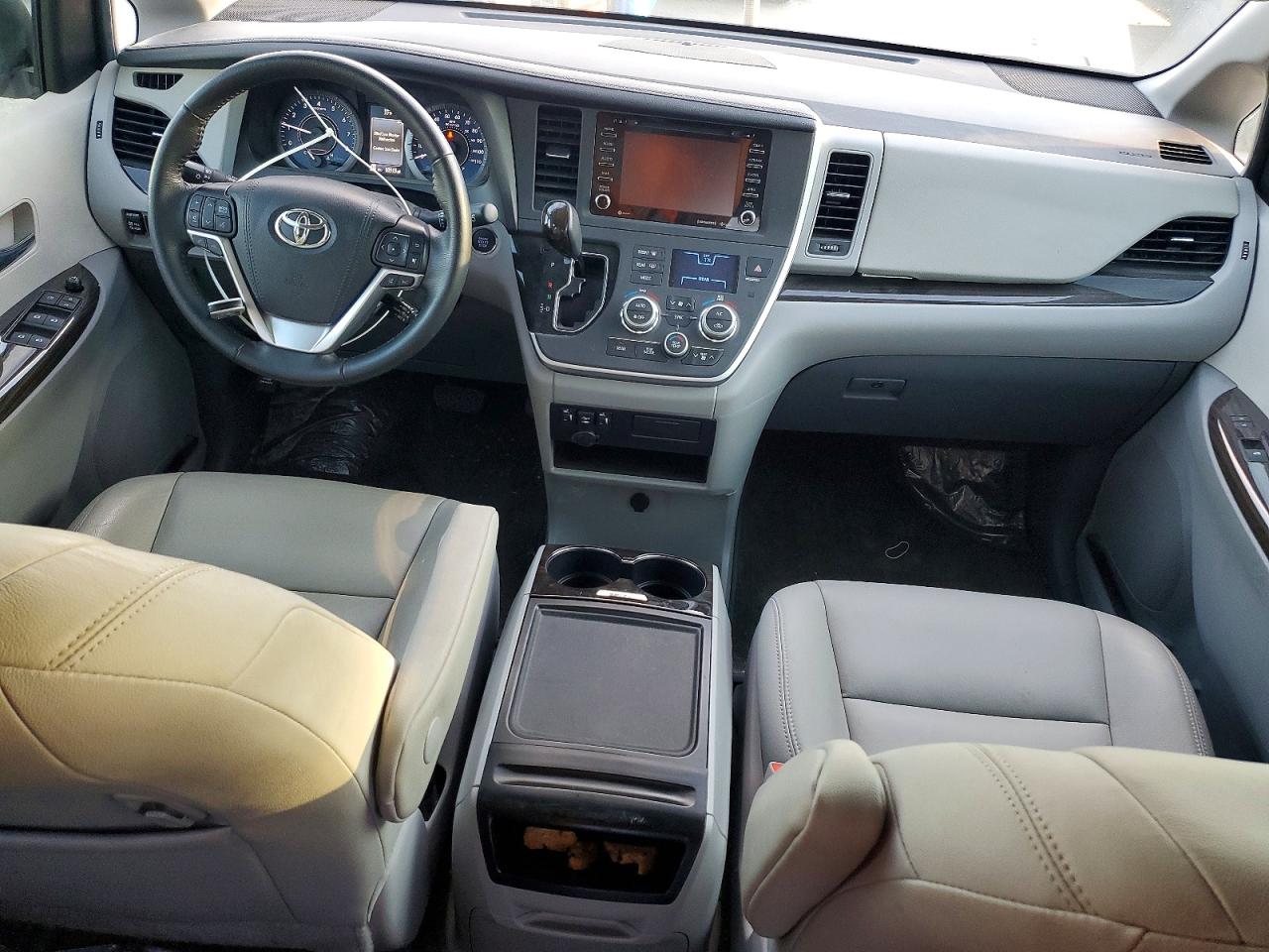 2020 TOYOTA SIENNA photo 8