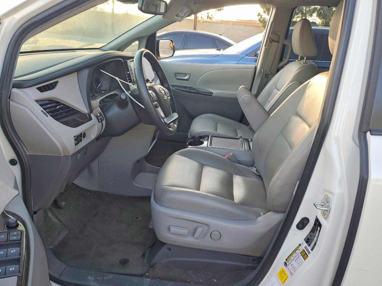 2020 TOYOTA SIENNA photo 7