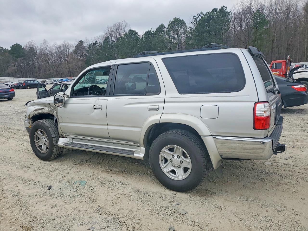 2001 TOYOTA 4RUNNER SR5 photo 2